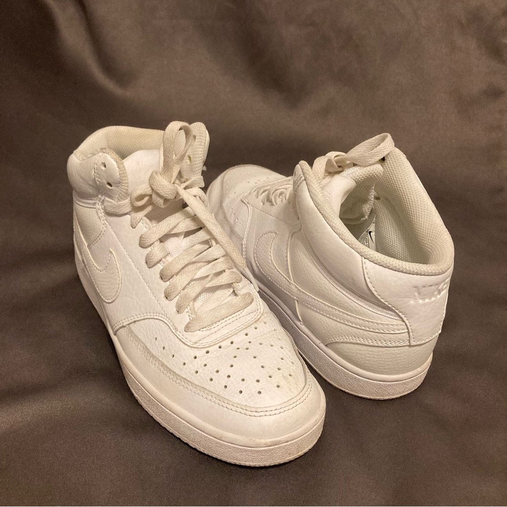 Nike shoes - Picture 3 of 9